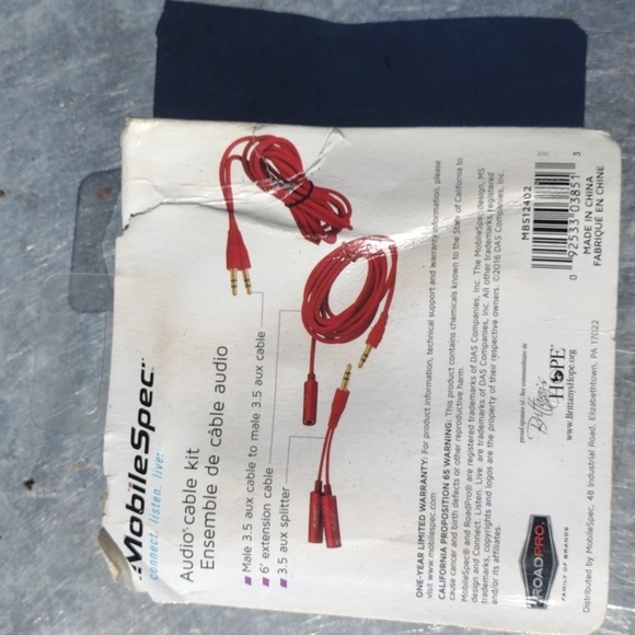 Red Audio Adapter Set NWT - Picture 2 of 3